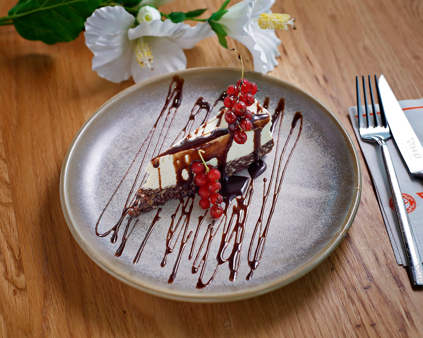 Cheesecake cu fulgi de cocos, menta proaspata si limeta 150g