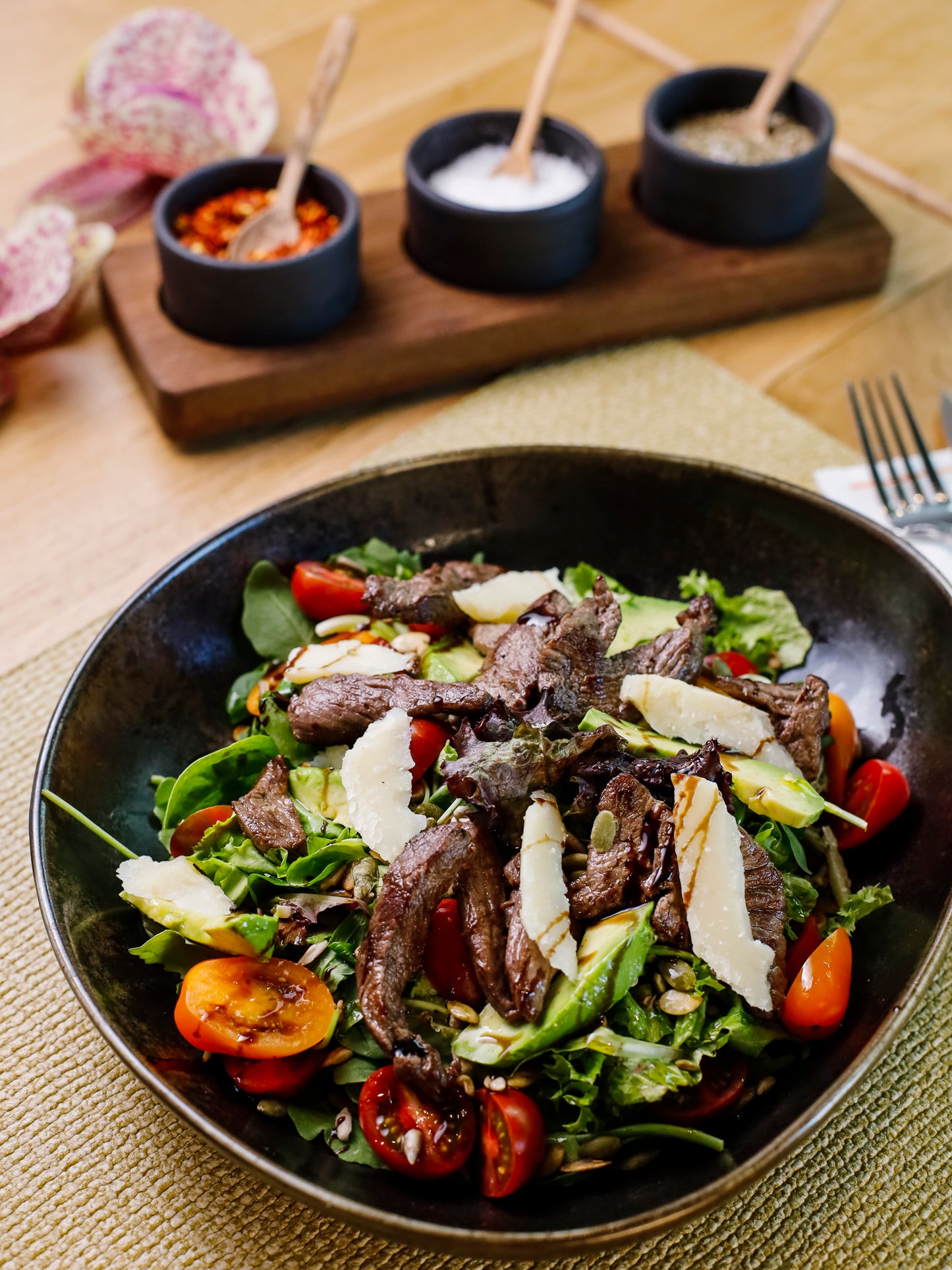 Pan-Fried Marinated Beef and Seeds Salad 360g