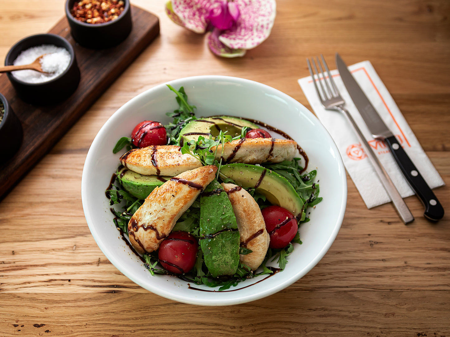 Salată de pui cu avocado 300 g