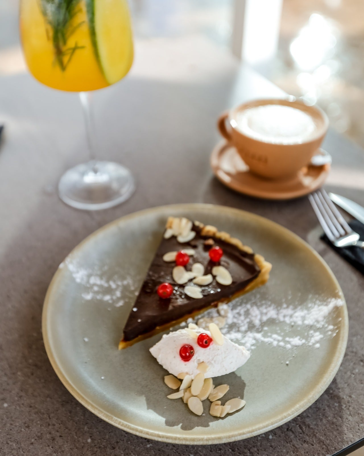 Tarta de ciocolata cu frisca si cuisoare 200g